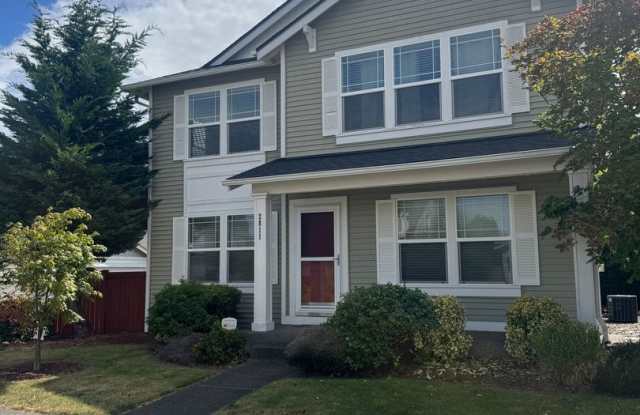 DuPont 4-bedroom, 2.5-bath home with A/C Gallery 1