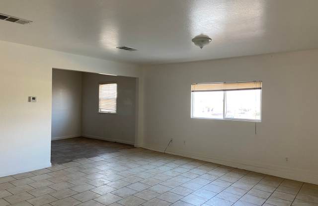 Large three bedroom apartment! photos photos