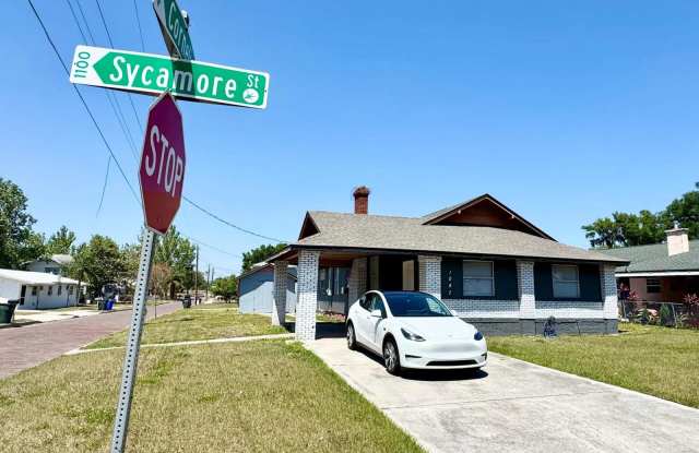 1047 Sycamore St photos photos