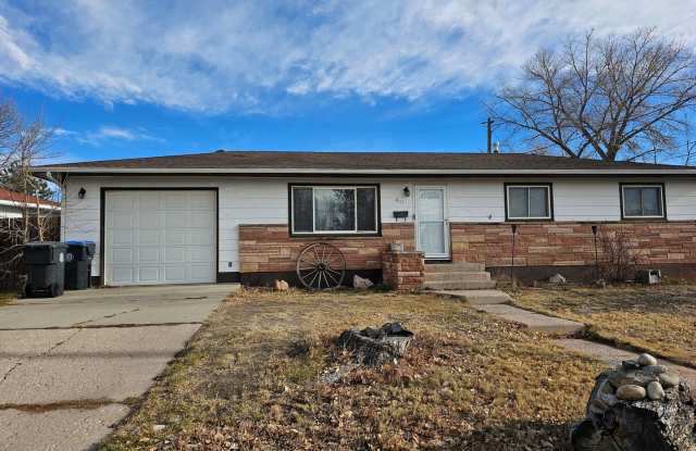 611 McGovern Ave - 611 McGovern Avenue, Cheyenne, WY 82001