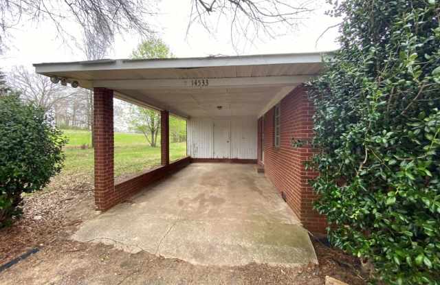 5 acre estate close to Everything! Gallery 4