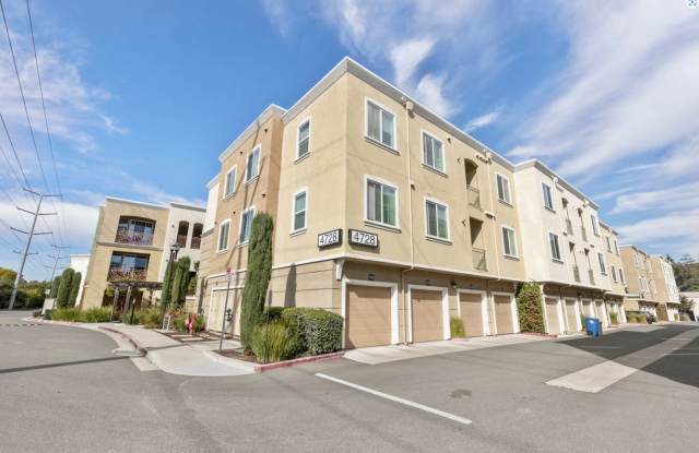 Amazing Newer Constructed 3br/2ba San Ramon Condo for Rent! Top Floor! Centrally Located for Convenience! photos photos