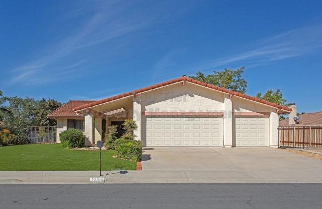 **$300 OFF 1st months rent** Spacious 3 bed, 2 bath Single-Level Home with Oversized Garage  RV Parking-AVAILABLE NOW! - 1255 Via Christina, Vista, CA 92084