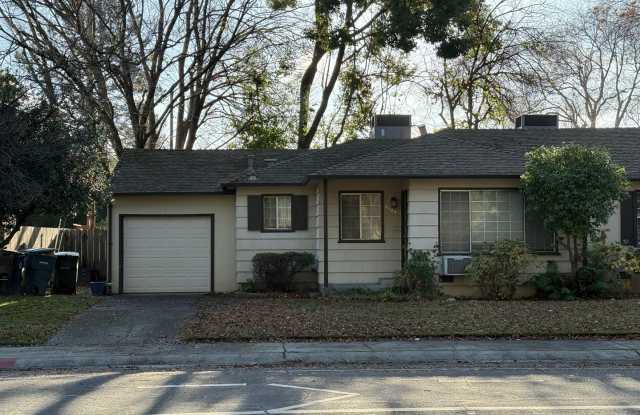 ADORABLE 2/1 (East Sac Location) Duplex! - 4500 Elvas Avenue, Sacramento, CA 95819