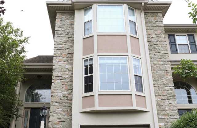 607 ROYAL VIEW DRIVE - 607 Royal View Drive, Lancaster County, PA 17601