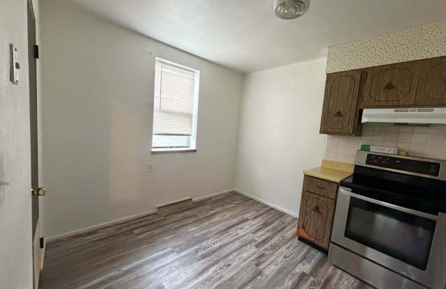 Charming 1BR Triplex in Belleville Gallery 3