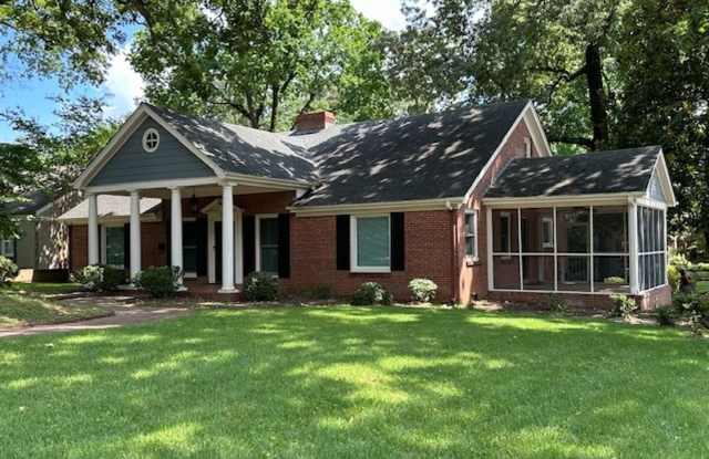 Stunning East Memphis Home with lots of charm! 2 Car Garage! Gallery 1