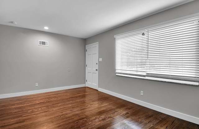 Renovated One Bedroom!! Gallery 2