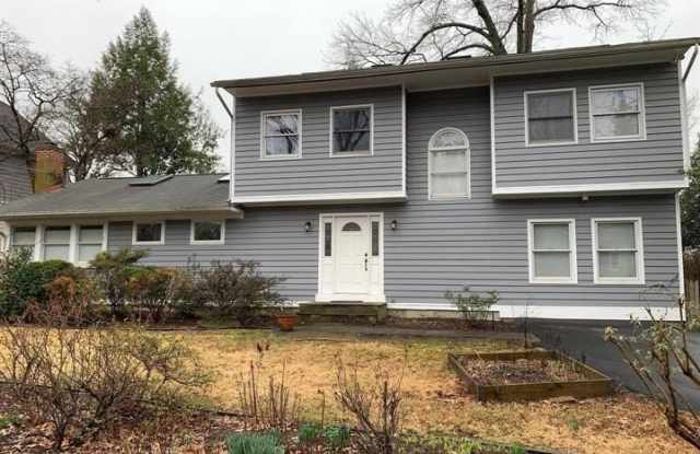7512 ARDEN Road Gallery 1