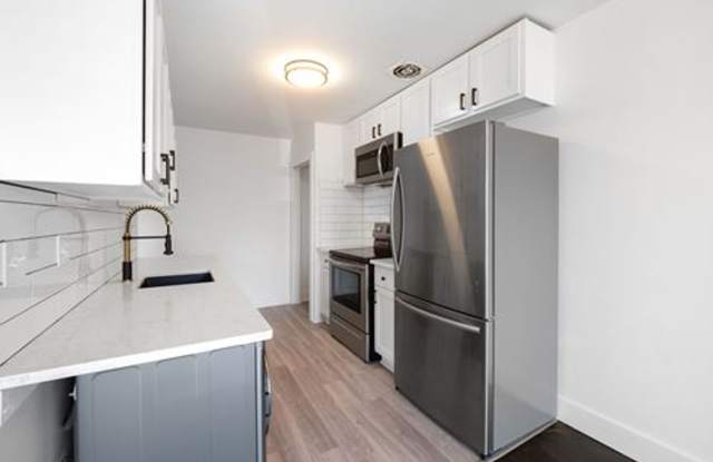Royal Oakland Apartments Gallery 2