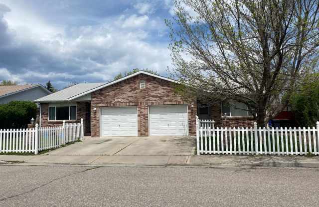 Great 3 possible 4-bed 2.5 bath duplex with finished basement photos photos Great 3 possible 4-bed 2.5 bath duplex with finished basement photos photos