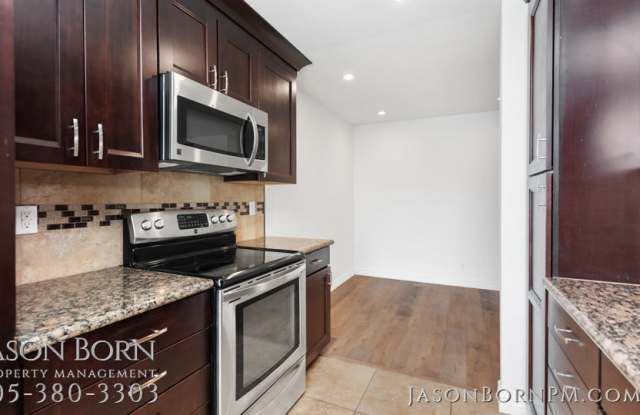 1671 East Avenida De Las Flores Gallery 4