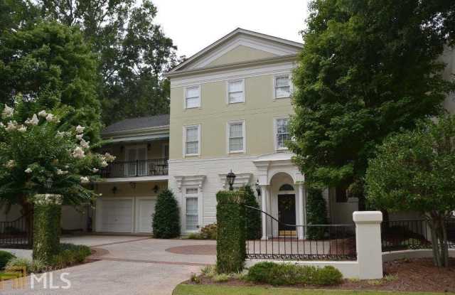 105 St Andrews Square photos photos