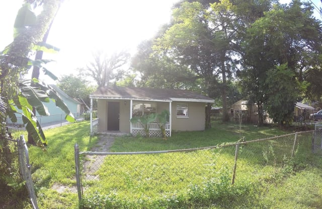 14918 Pinecrest Rd - 14918 Pinecrest Rd, Lake Magdalene, FL 33613
