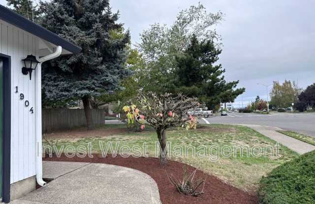 1904 SE Blairmont Drive Gallery 3