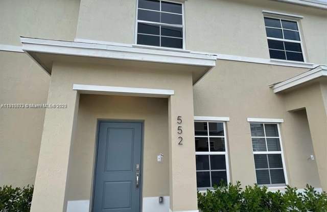 552 NE 4th St photos photos