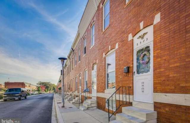 Charming 3BR Townhome in Baltimore Gallery 1
