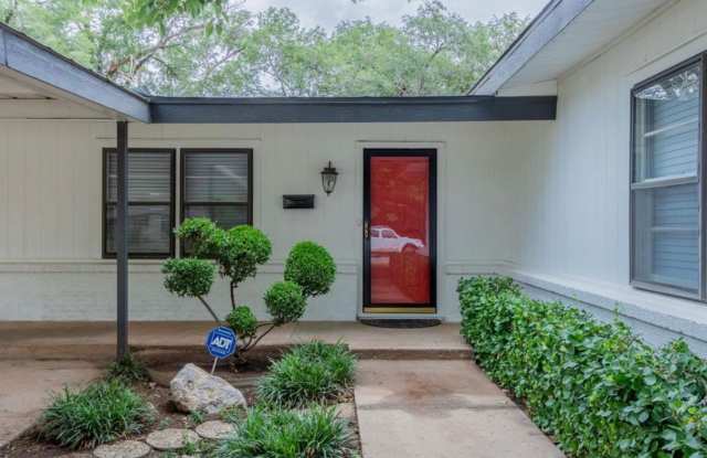 AVAILABLE FOR PRE-LEASE - Charming and Remodeled 3 Bedroom photos photos