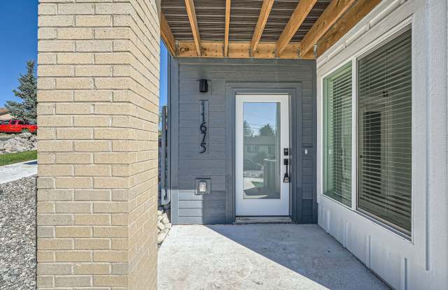 Applewood Town Homes 3 bedroom 3 bath beautiful newer units! WITH FABULOUS VIEWS Gallery 1