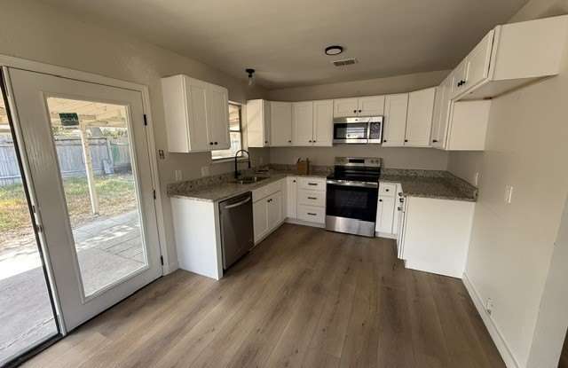 2210 Meadowglen Drive Gallery 2