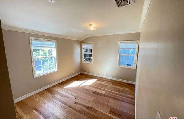 2851 Fairmount Avenue photos photos