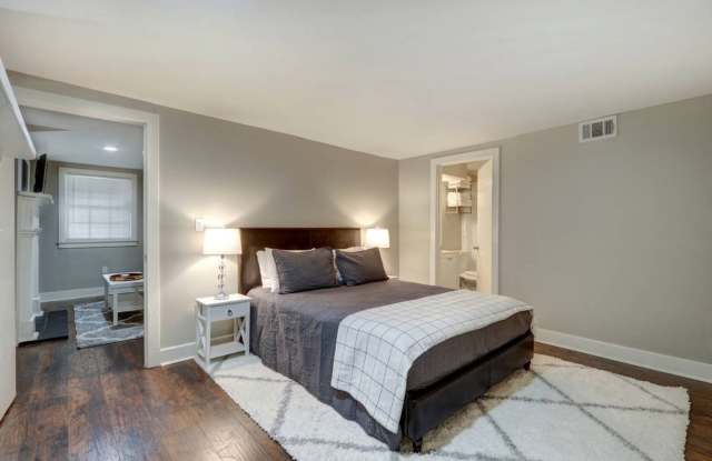Large Downtown Charlton Street 1BR/1BA Condo Steps From Everything Gallery 1