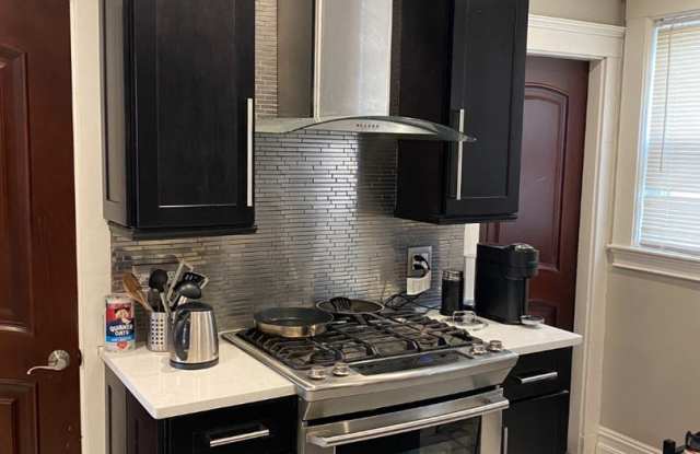 2 MONTHS FREE! NO FEE! LUXURY APT w. Laundry in Unit.  2 Parking Spots Inc.  Pet Friendly! Gallery 4