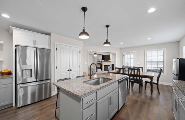 Spacious 4BR House in Clarksville Gallery 4