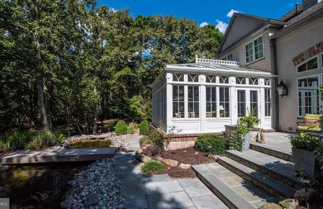 5 BLUFF VIEW Gallery 4