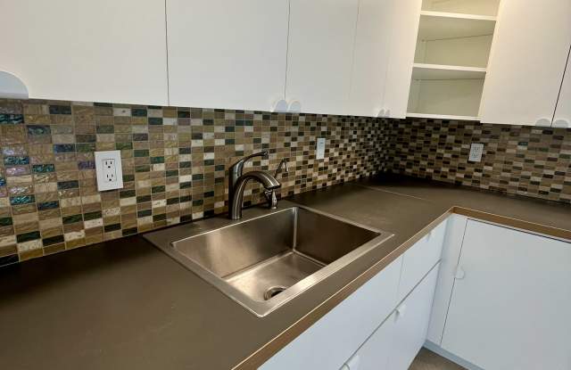 5190 Las Verdes Circle Gallery 4