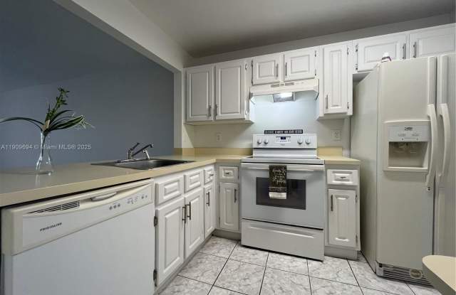 842 NE 209th St photos photos