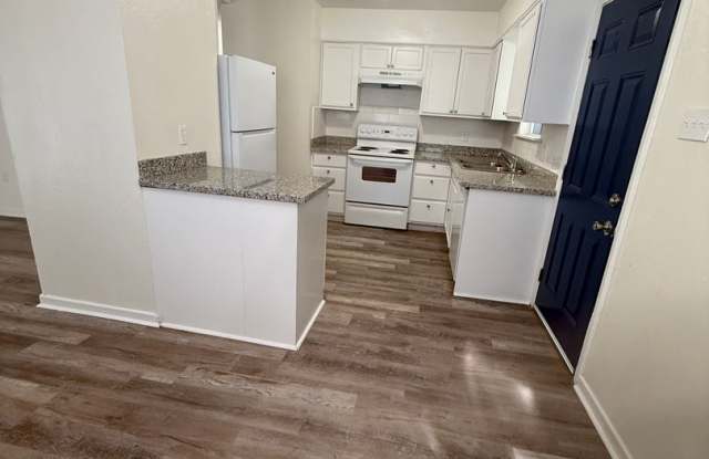 Remodeled 3 bedrooms 1.5 bath home in the Ready to Move-in! Gallery 3