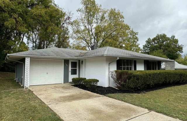 1122 W Winding Way - 1122 West Winding Way, Bloomington, IN 47404