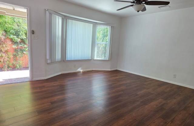 5444 Hermitage Ave photos photos