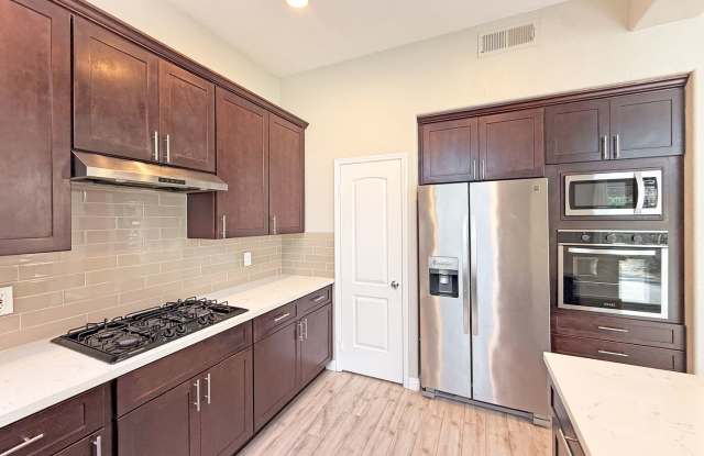 SD: Spacious 3BD/3BA Home in University City with Community Pool, Backyard Patio & 2-Car Garage photos photos