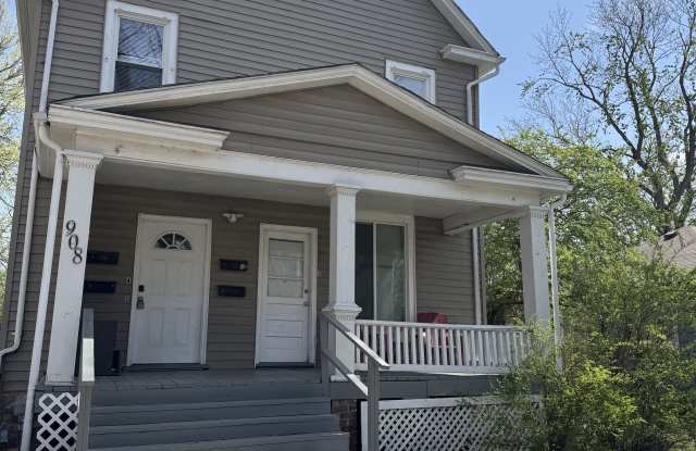 908 Southwest Macvicar Avenue - 2 photos photos