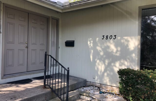 3803 N Knoxville Ave. - 3803 North Knoxville Avenue, Peoria, IL 61614