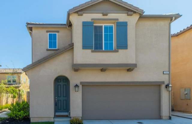 $2,295 Shaw & Sierra Vista, 3 Bed - Legacy Dr. /HOA Gated Community / Pool / $500 MOVE IN BONUS Gallery 1