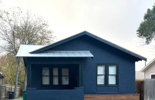 706 Evergreen Ct photos photos