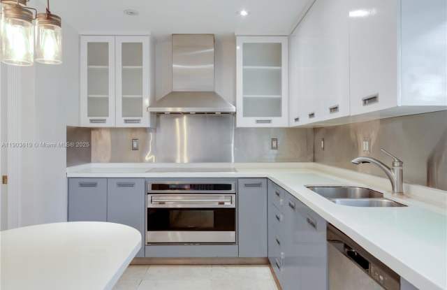 525 Ridgewood Rd - 525 Ridgewood Road, Key Biscayne, FL 33149