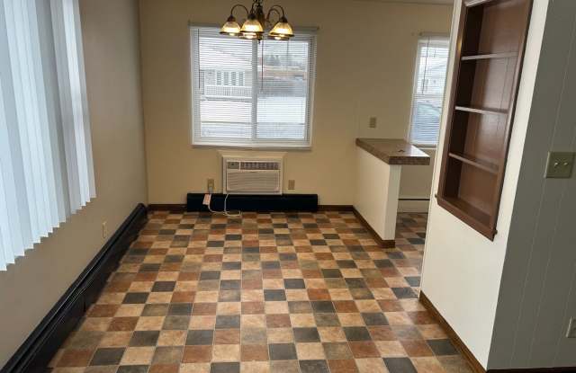1024 Hunt Ave 2 bed 1 bath Gallery 3