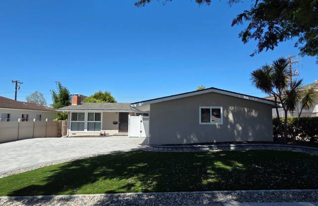 4+2 Single Family home on desirable Ventura street Near Hospital Gallery 3