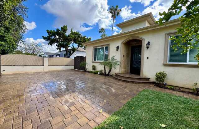 Peaceful North Hollywood street, charming three-bedroom, three-bathroom residence photos photos