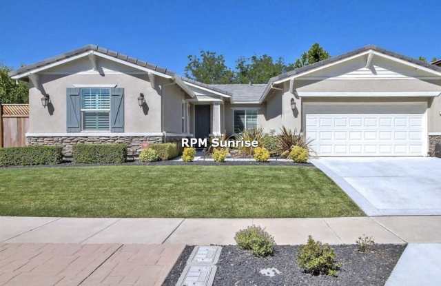 Spacious 3BR/2BA House Near Shopping & Dining photos photos
