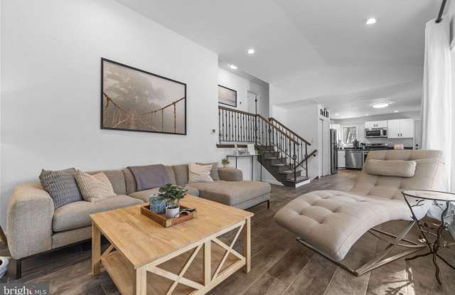 191 LAKESHORE Drive Gallery 3