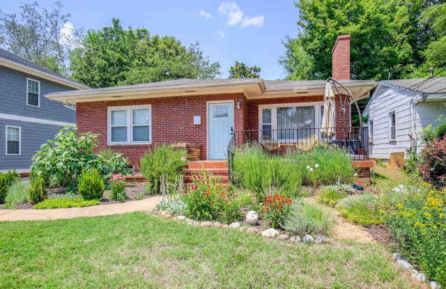 Adorable 3 bedroom ranch with fenced yard! photos photos