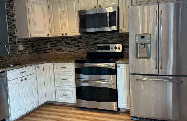 2 Bedroom Townhome in Glen Burnie Gallery 2