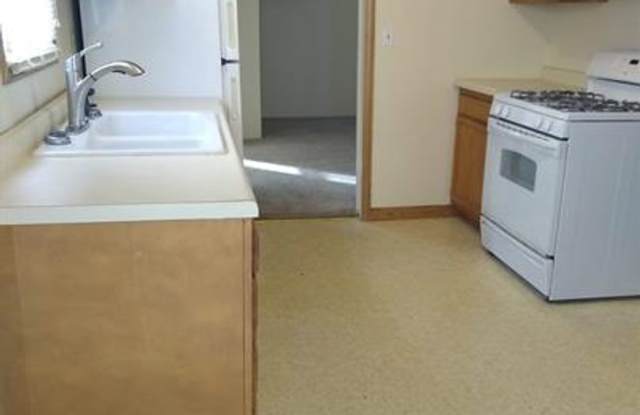 Large 2 bedroom/ 2 bathroom house Gallery 3