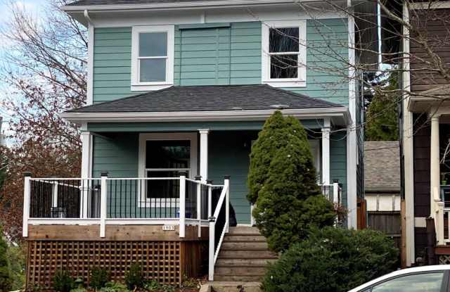 Beautifully 5 Bed, 2 Bath Craftsman House in Inner SE Portland - with Air Conditioning - 1903 Southeast Stark Street, Portland, OR 97214