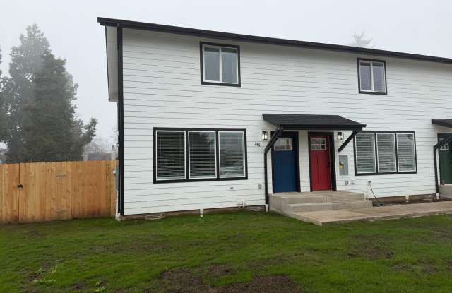 New 3-bedroom, 3 full bath townhouse in Thurston! - $250.00 MOVE-IN SPECIAL Gallery 3